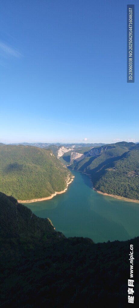 壯麗山水景觀俯瞰圖