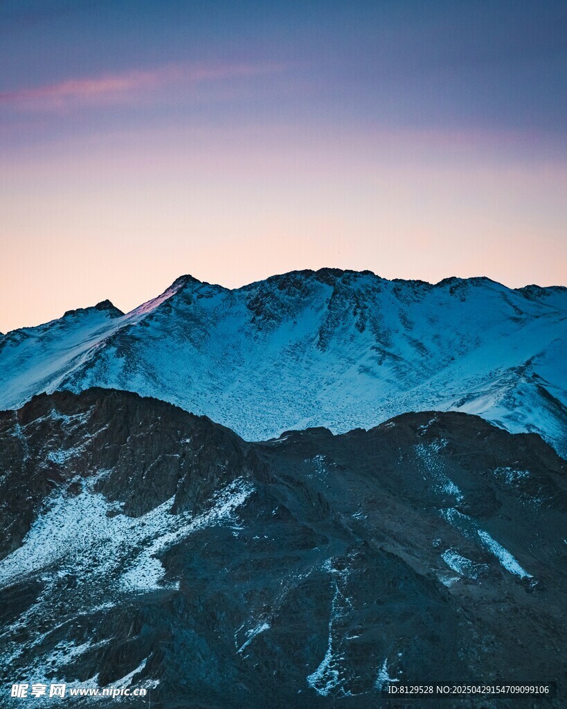 壯麗雪山日出美景