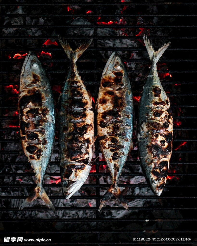烤秋刀魚(yú)特寫(xiě)