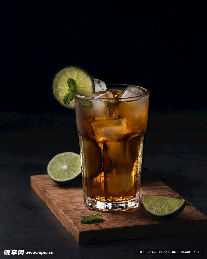 清涼冰茶配青檸片