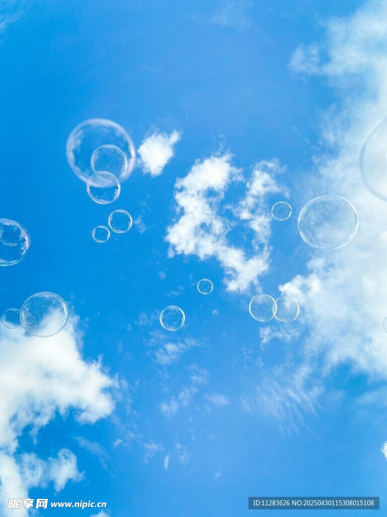 藍(lán)天下的夢(mèng)幻泡泡