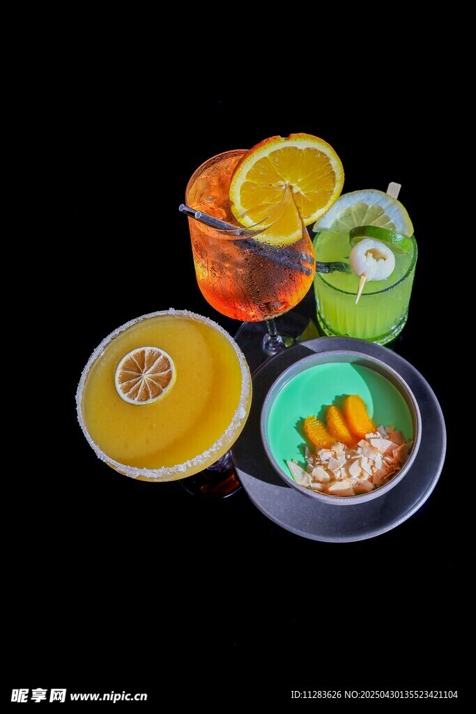 多彩美味飲品與小吃組合
