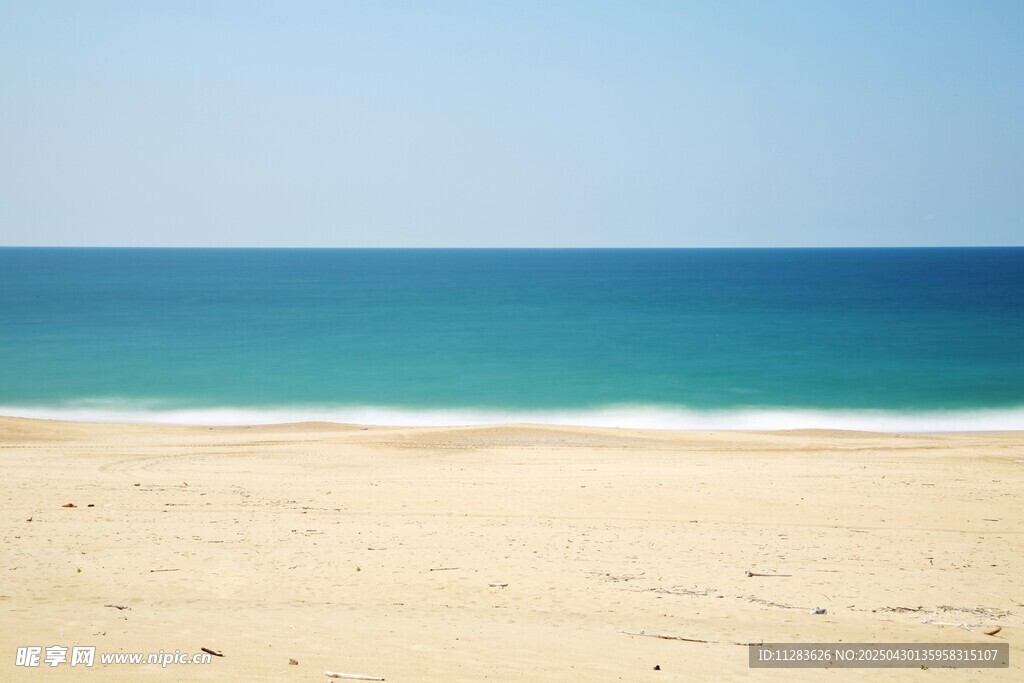 美麗沙灘與蔚藍大海