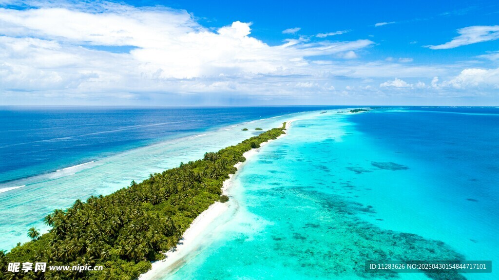 美麗海島的迷人藍(lán)色海景