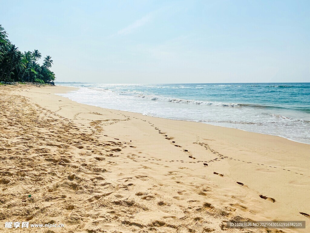 美麗沙灘與蔚藍(lán)大海景色