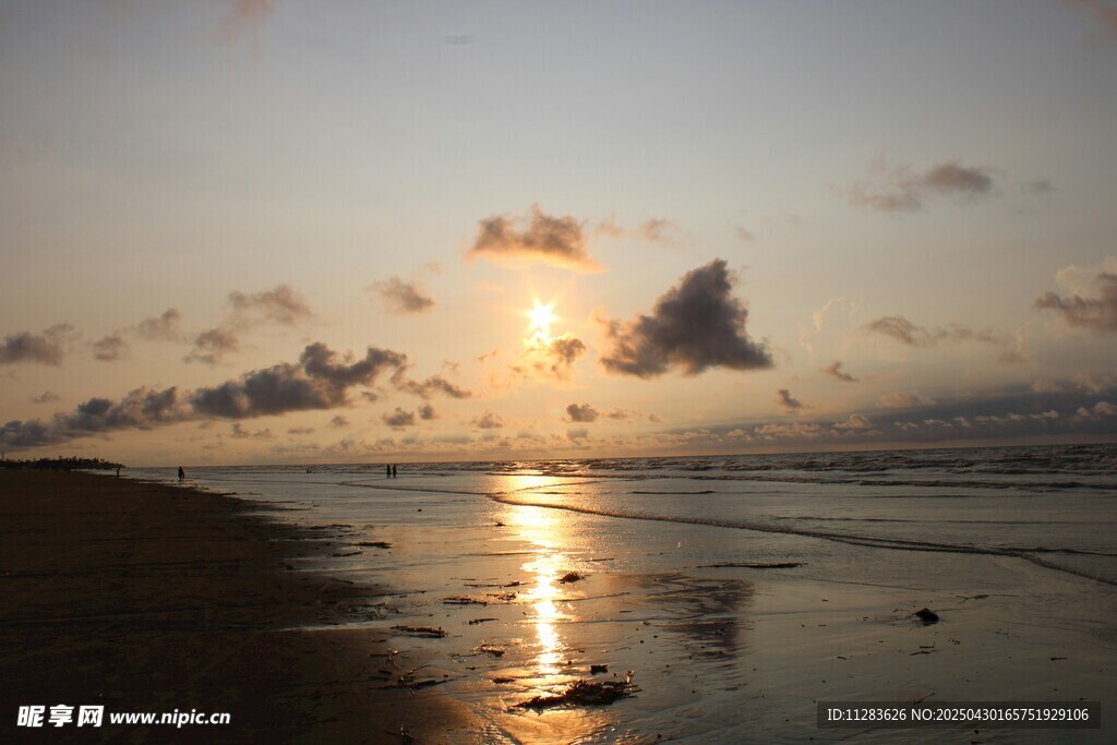 海灘日落美景