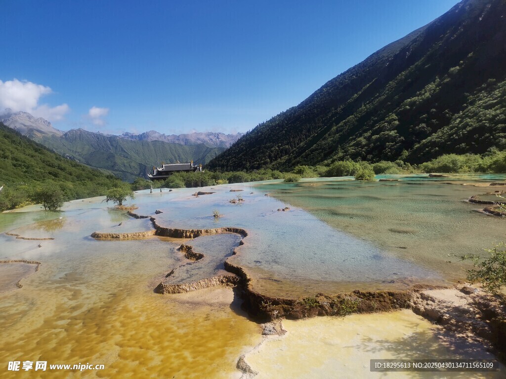 山間清澈溪流美景  黃龍美景
