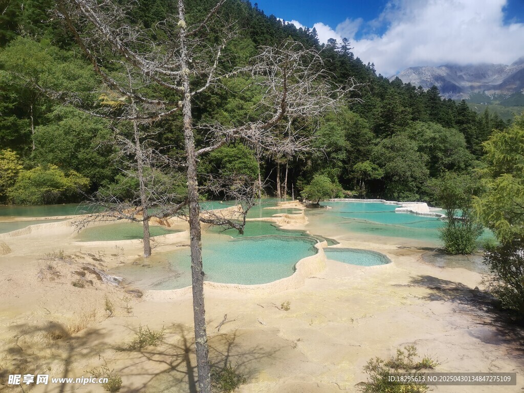 黃龍景區  山間藍湖美景