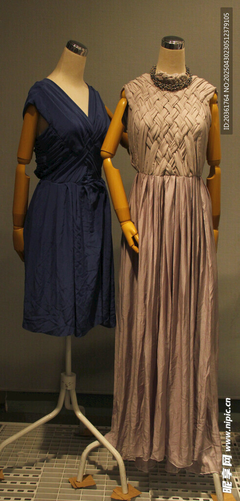 兩件優雅女士禮服展示