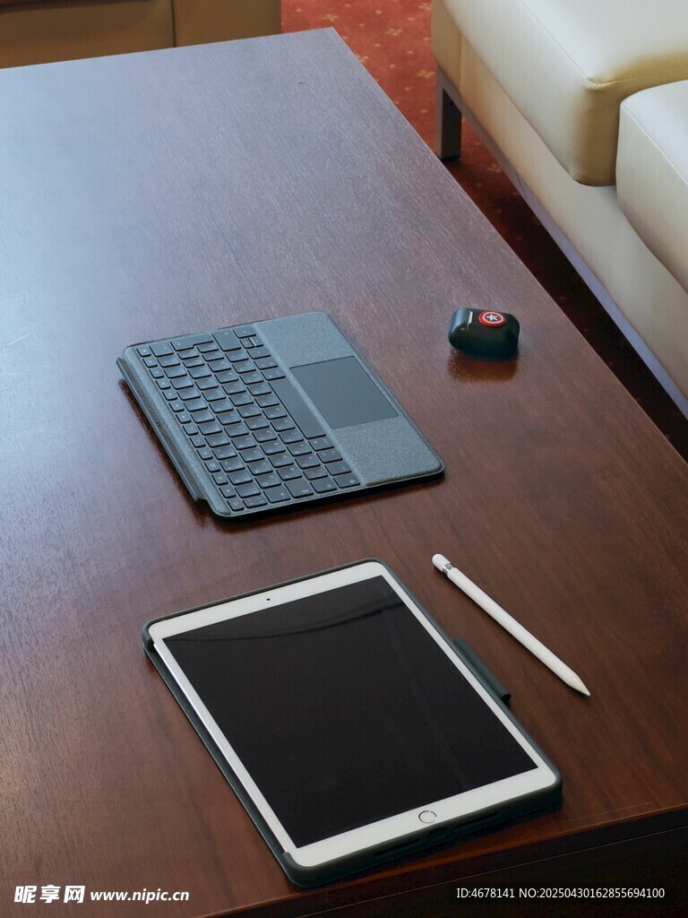 桌上的數碼辦公設備