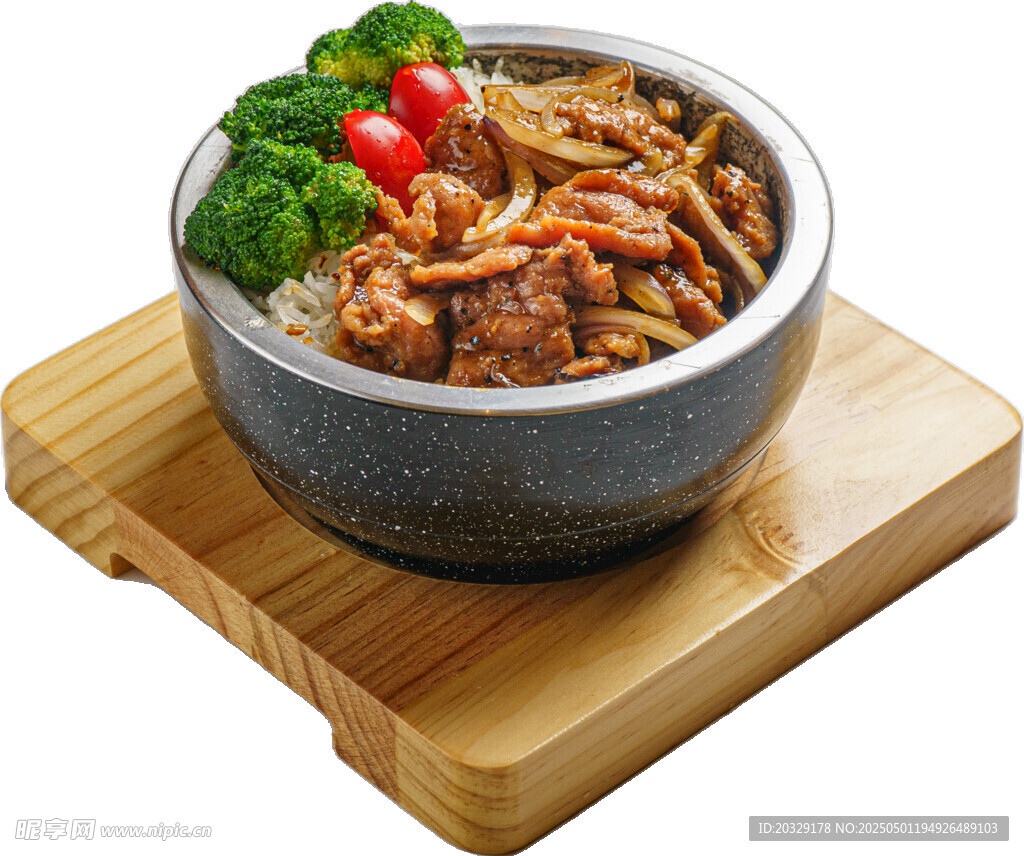 美味肉絲拌飯配新鮮蔬菜