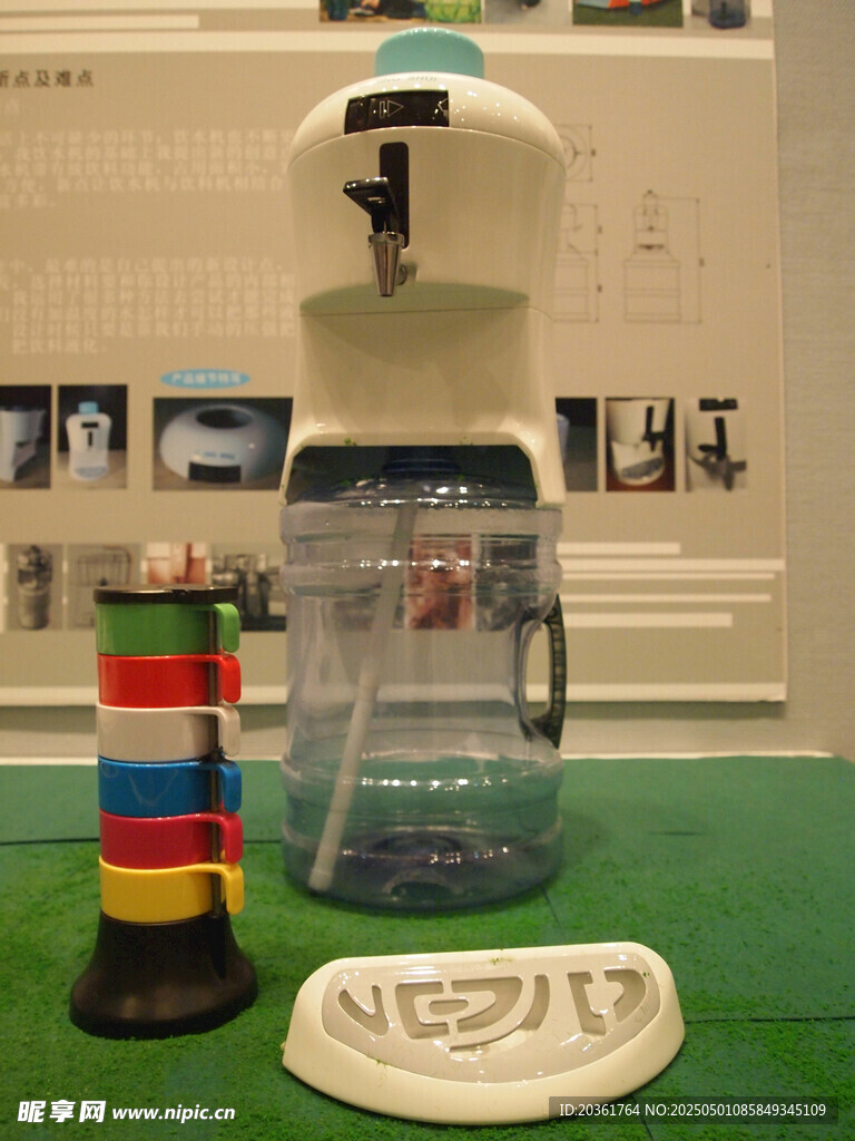 實驗室設備與多彩物件展示