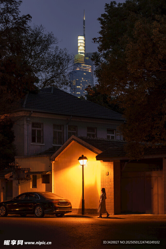 夜幕下小屋