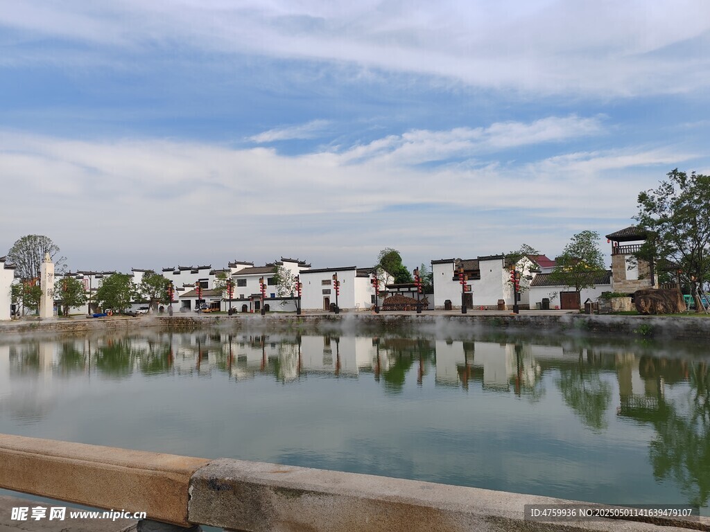 江南水鄉(xiāng)湖畔民居美景