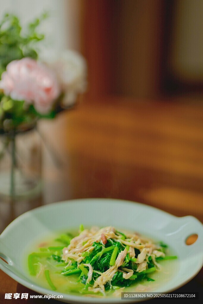 清新美味的雞肉蔬菜菜肴