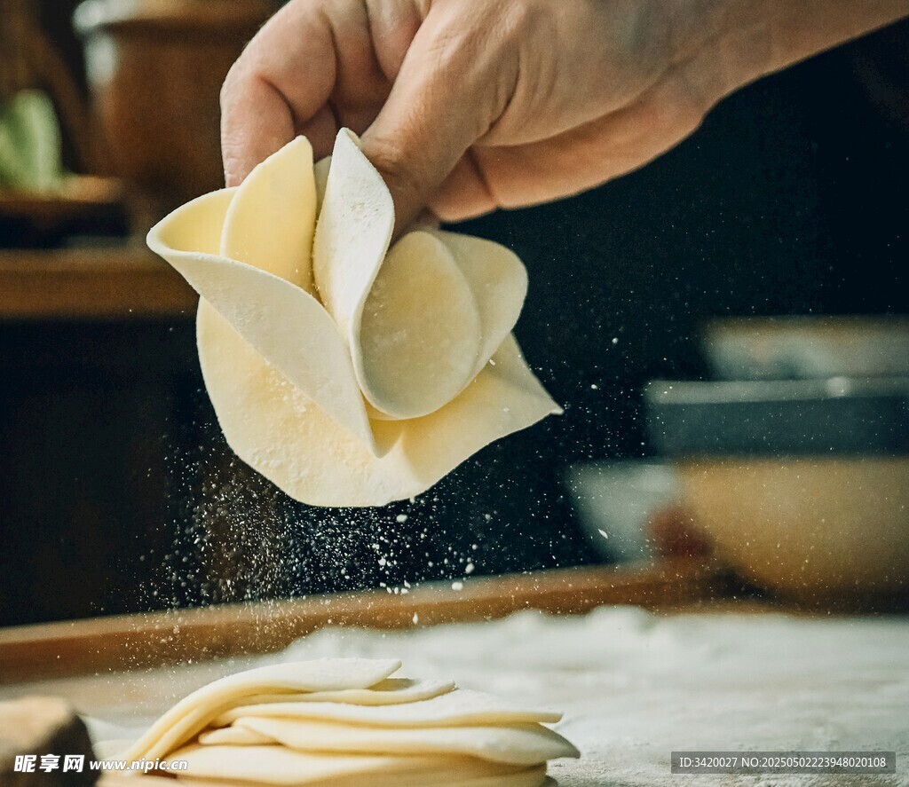 手工包餃子