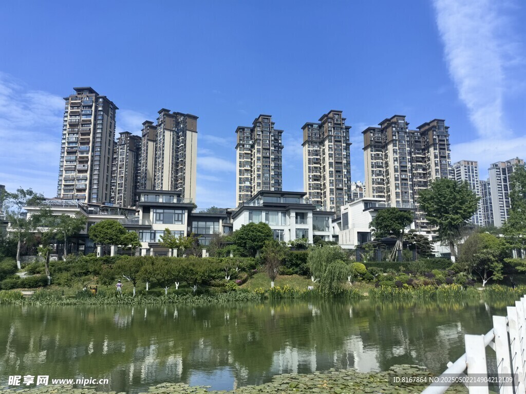 閱山湖