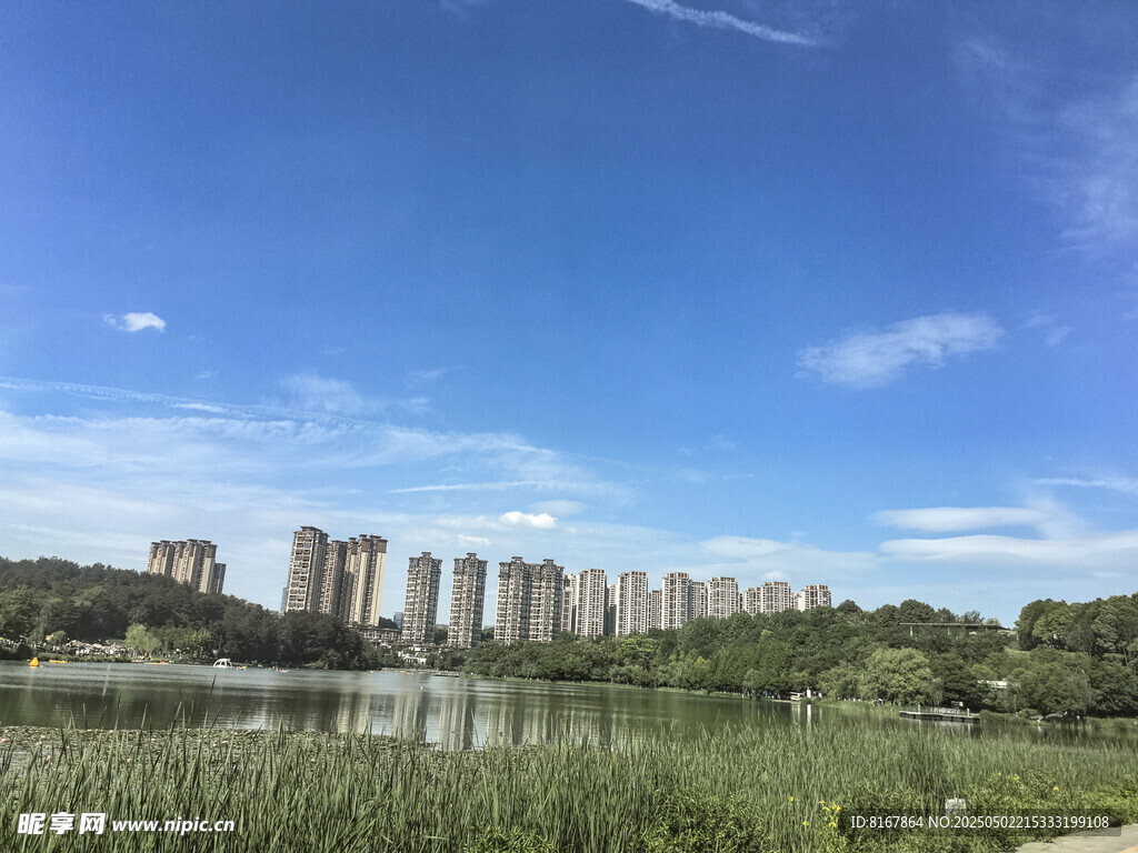 閱山湖