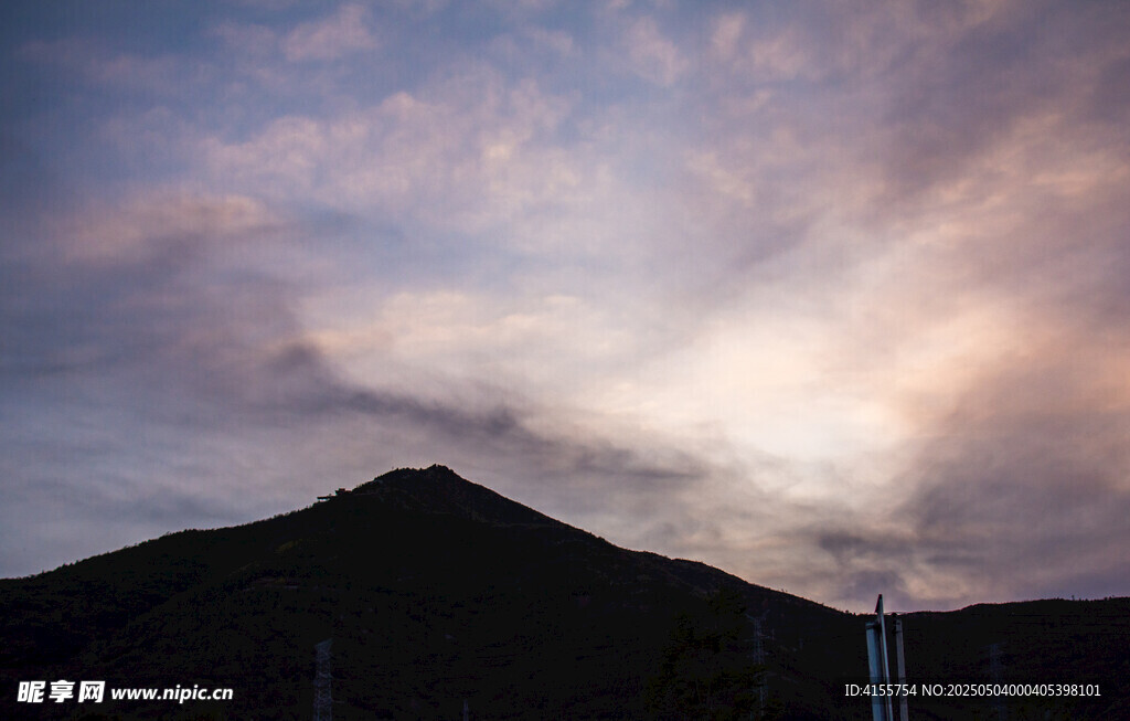 山間暮色天空美景