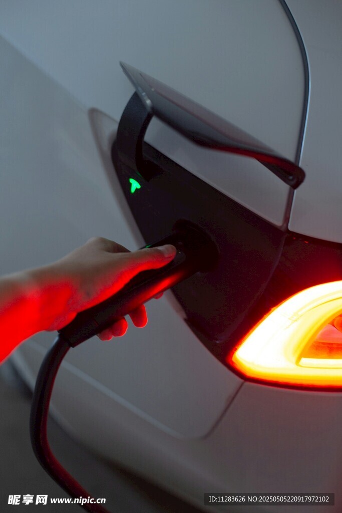 汽車充電中
