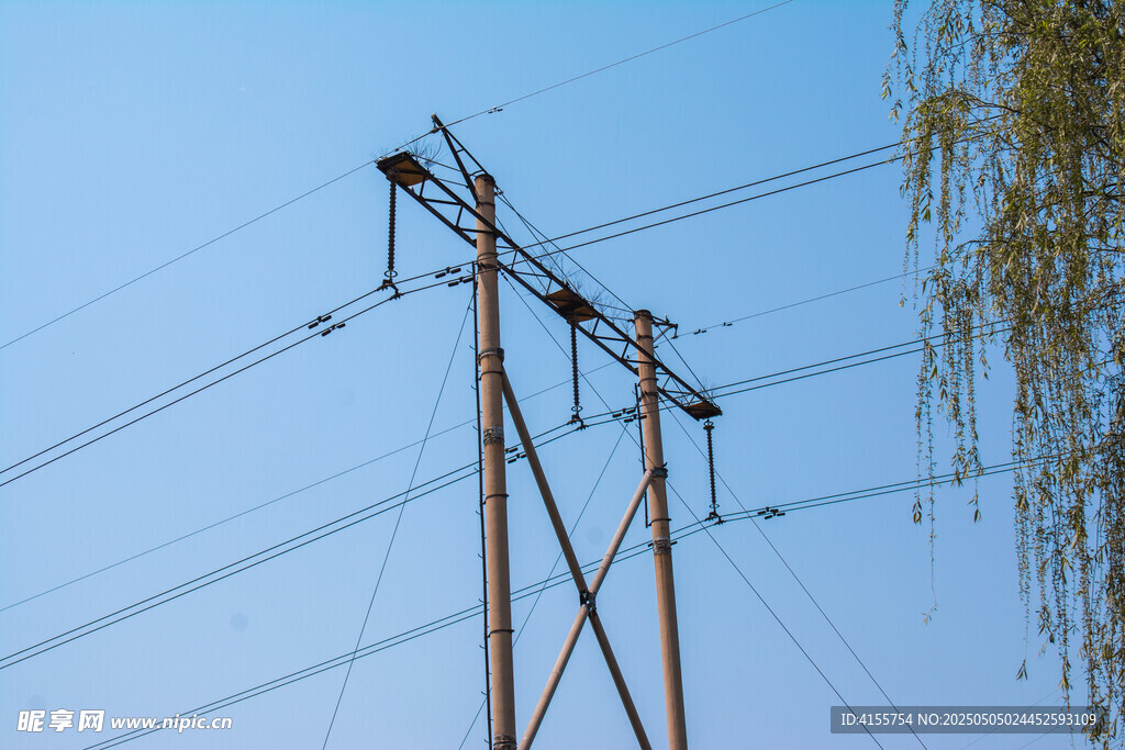 戶外電線桿與電線景象