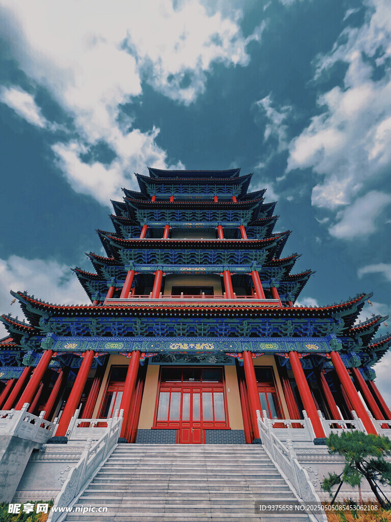 中式古建筑塔樓壯麗景觀