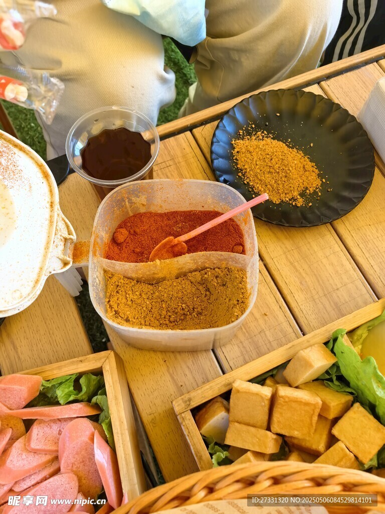 豐盛多樣的美味食材拼盤