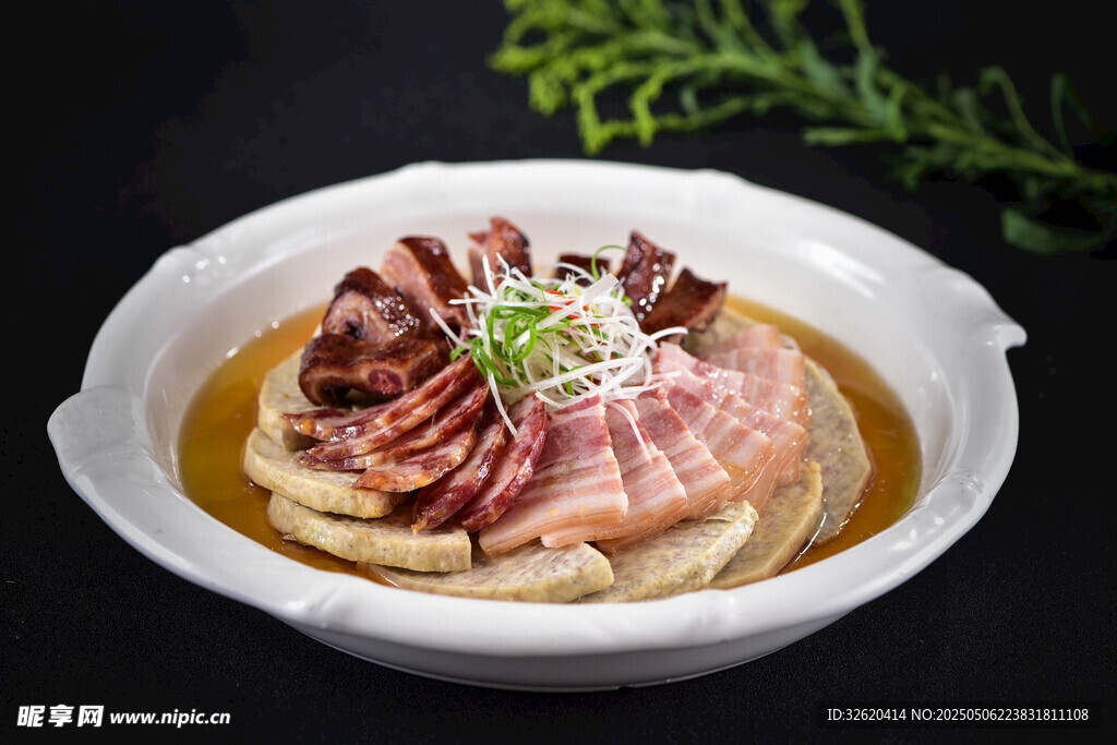 肉片澆汁菜肴