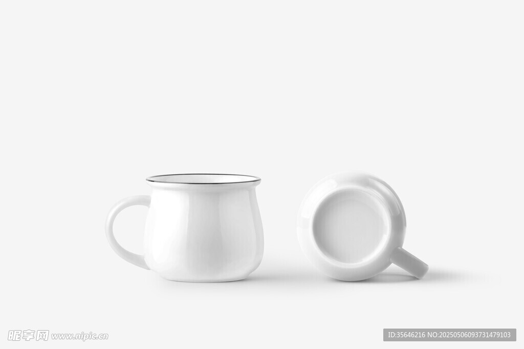 白色簡約陶瓷杯及杯蓋展示