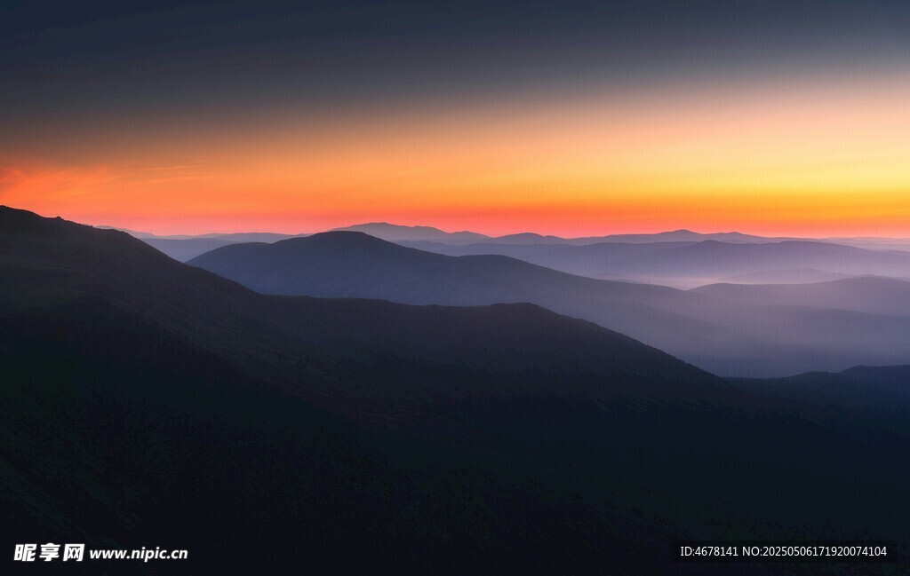 山間壯麗日出美景