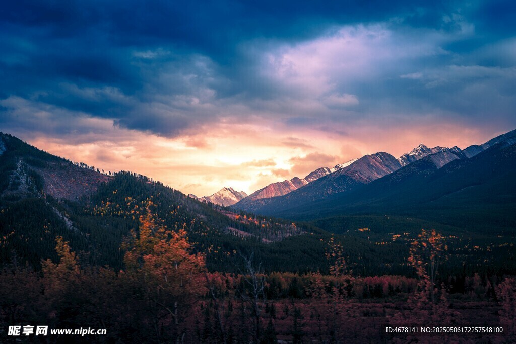 壯麗山間日落美景