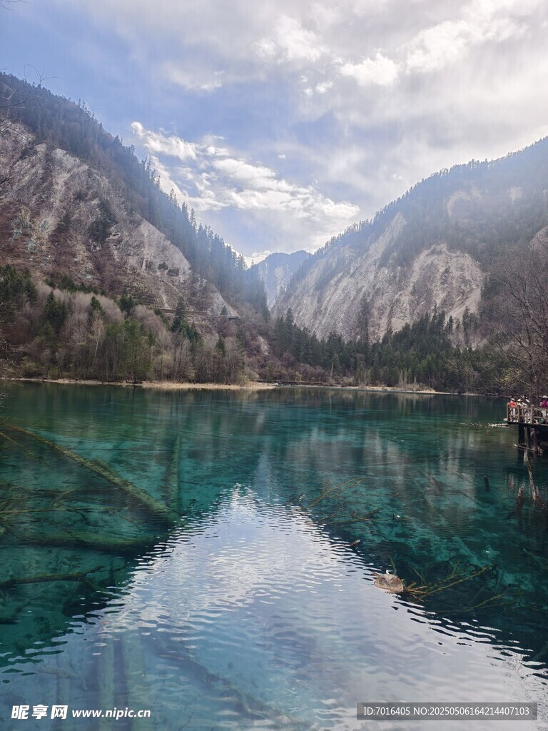 山水 清澈 白云 倒影 風景 