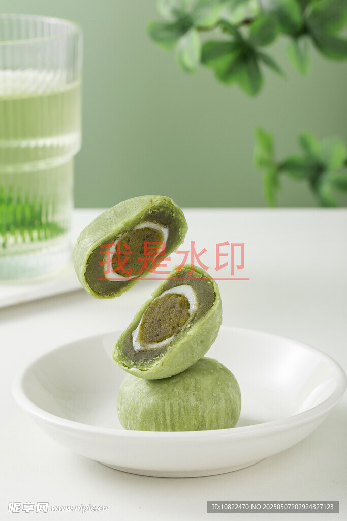 抹茶夾心糕點精致呈現