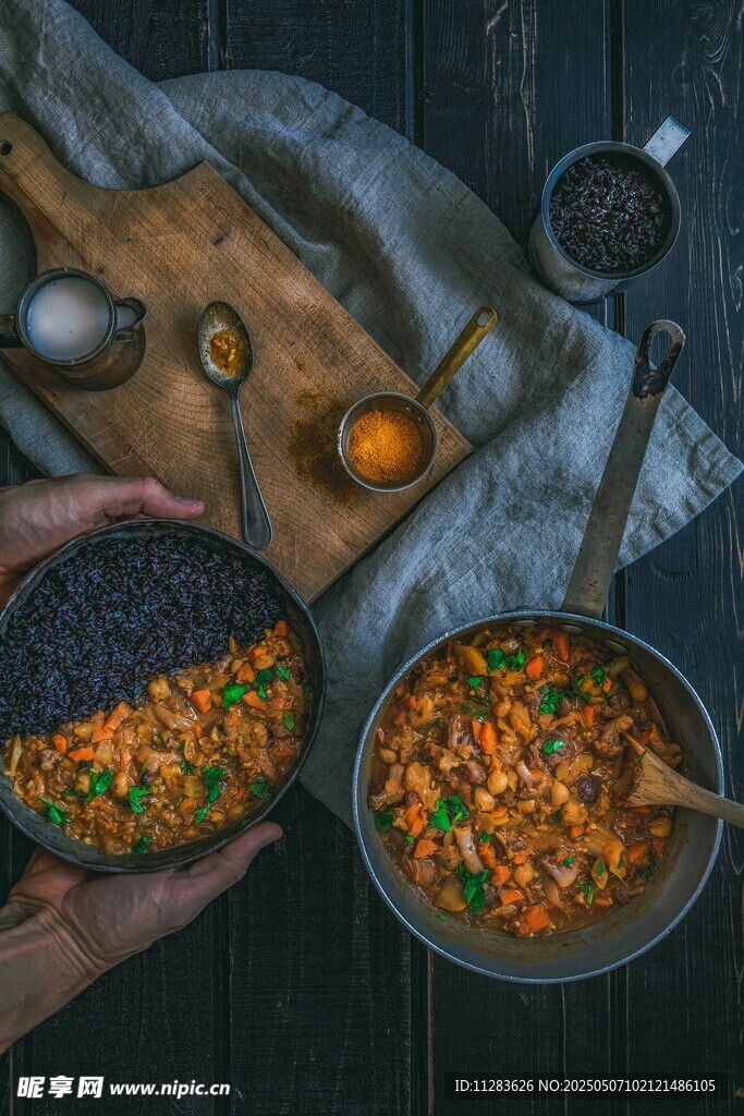 兩碗多彩蔬菜飯