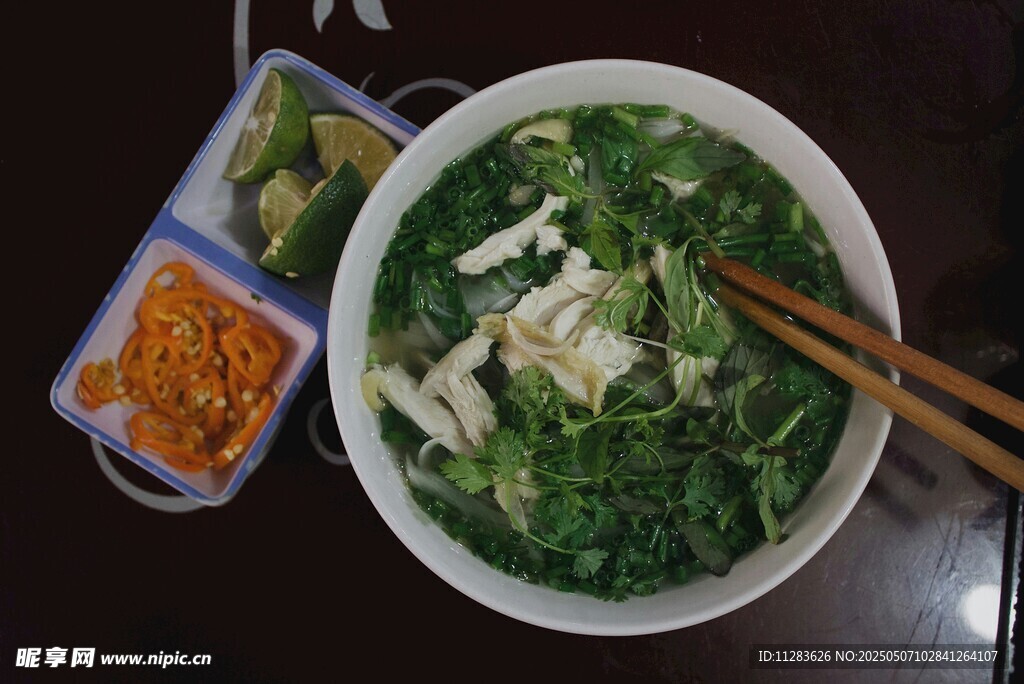 青菜豆腐湯配小菜