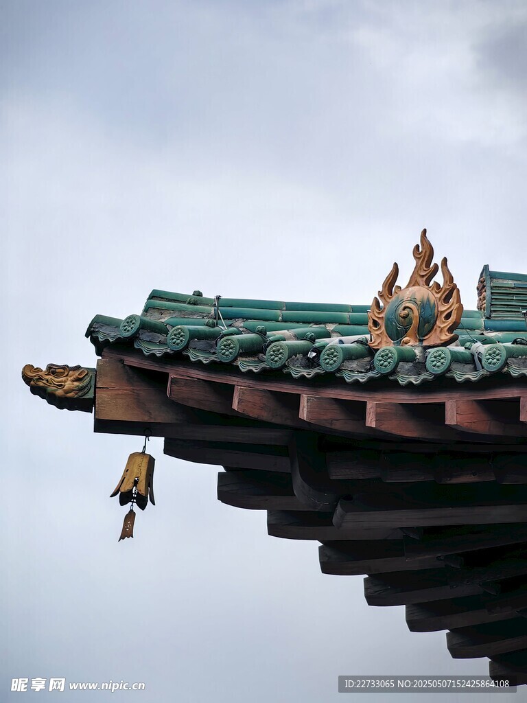 中式古建筑屋檐一角
