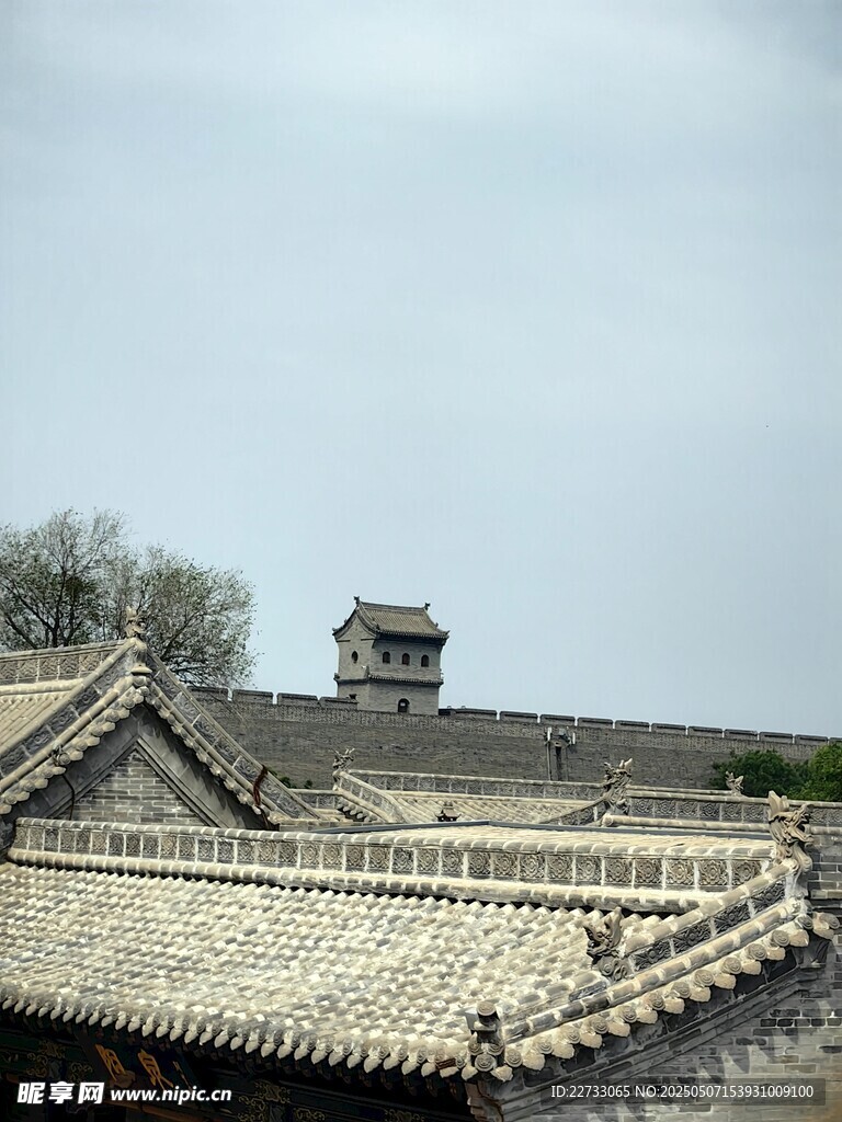 古老城墻與傳統屋頂景觀