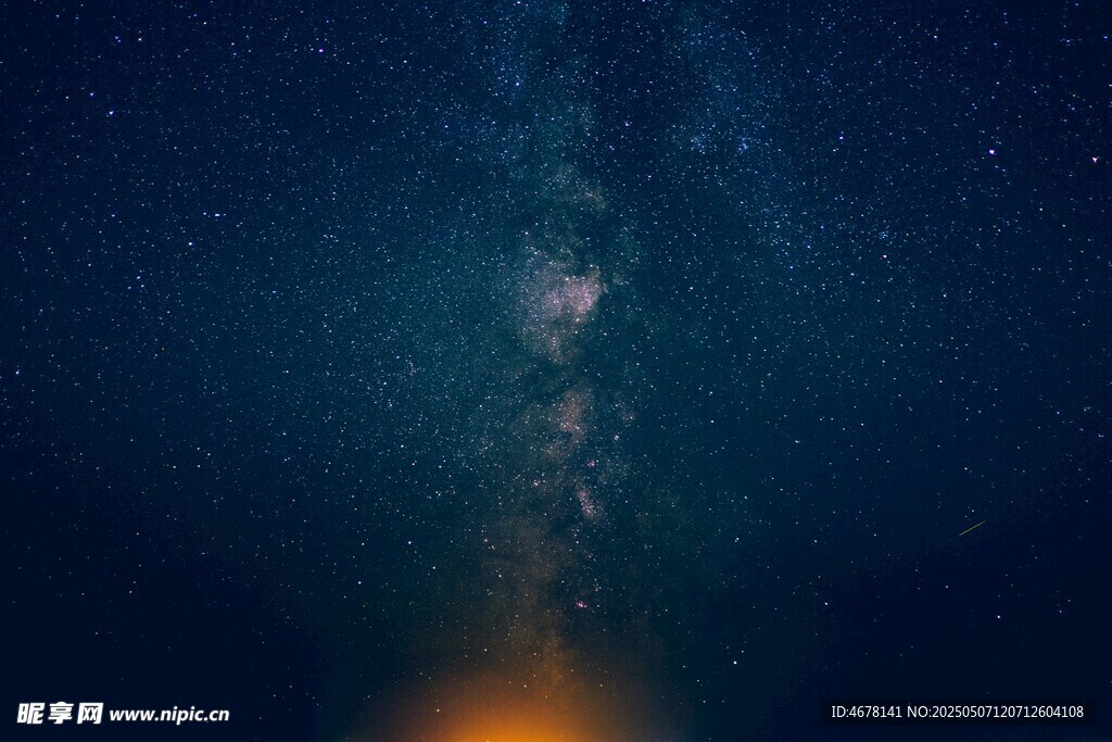 夜空中的絢爛煙火與繁星