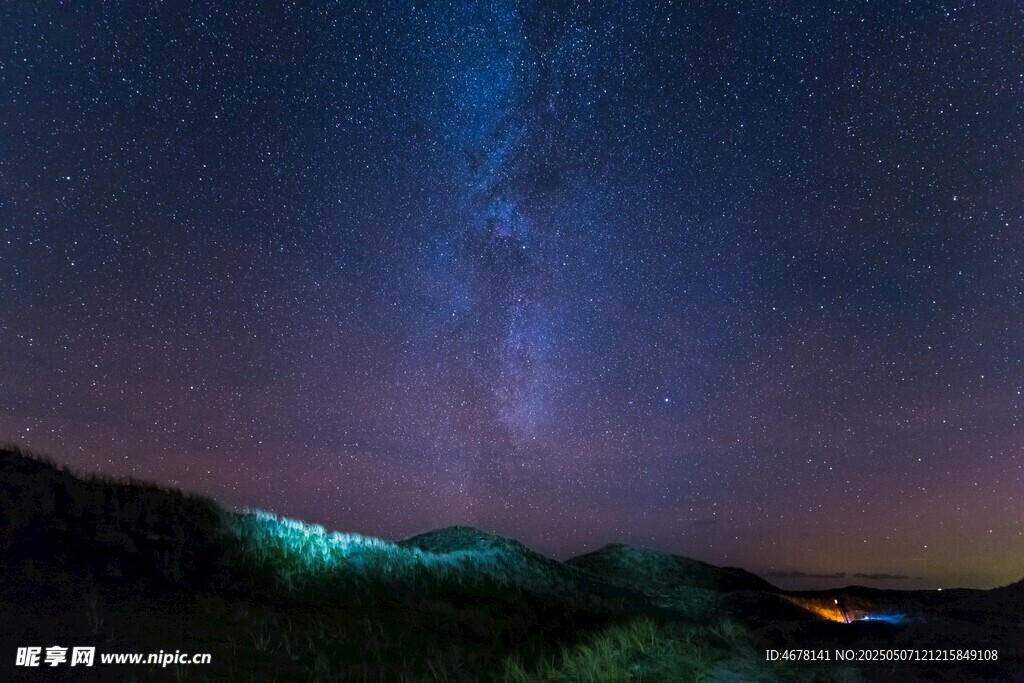 夜空下的絢麗極光美景