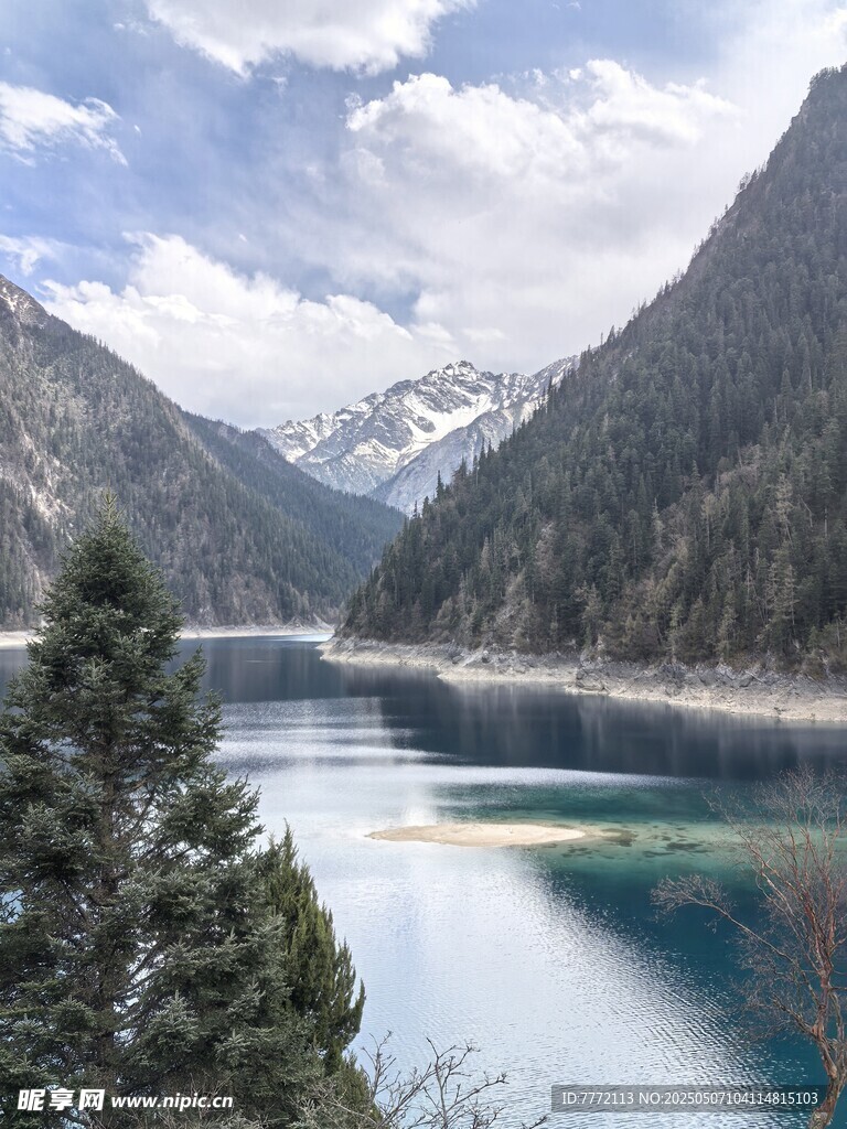 九寨溝 長海 山間幽藍湖泊美景