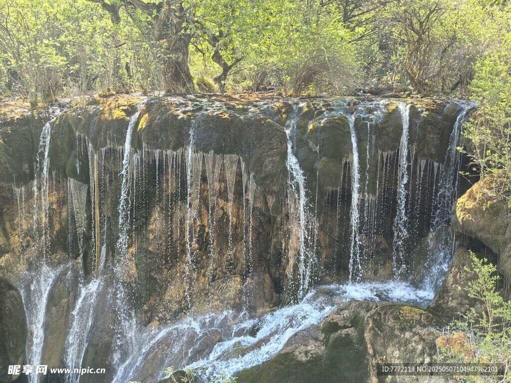 九寨溝 山間瀑布美景