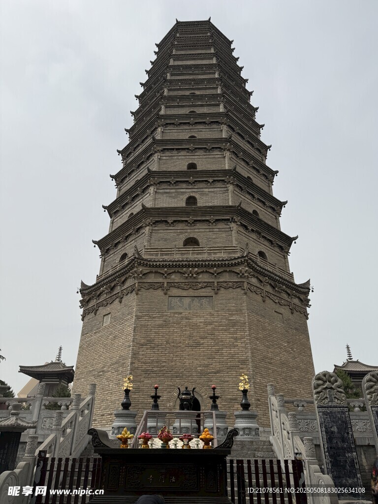 古老巍峨的多層古塔建筑