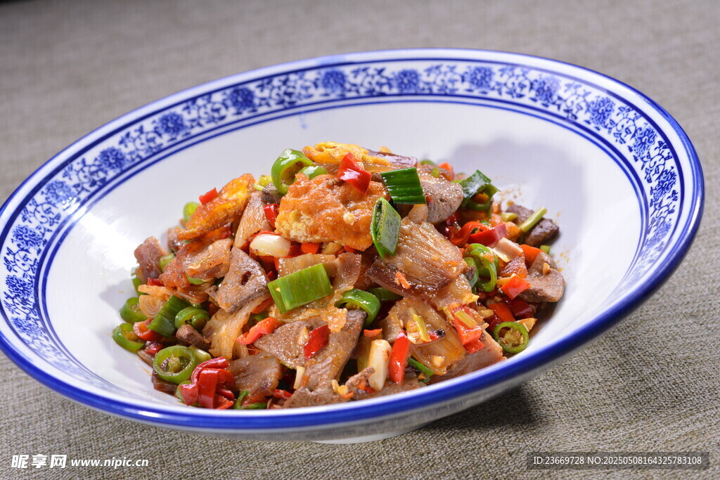 香辣蛋炒肉 拆骨肉荷包蛋 青椒