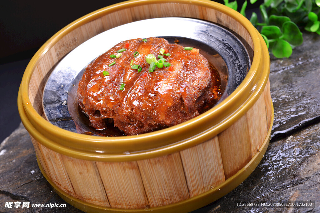 竹籠蒸制的美味扣肉