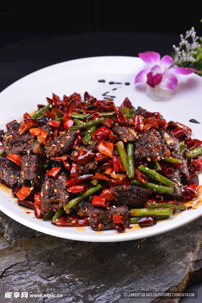 香辣美味爆炒牛肉片