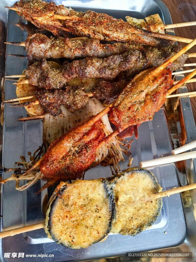 美味燒烤拼盤誘人呈現(xiàn)