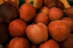 新鮮紅蘋果堆疊展示