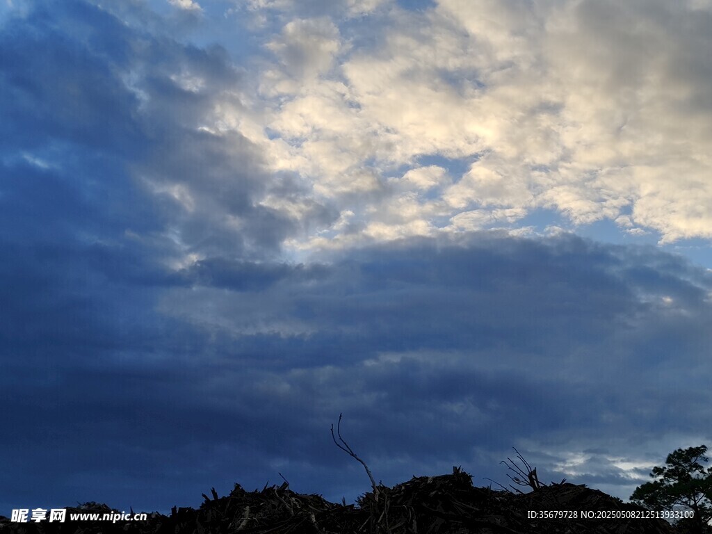黃昏時分的絢爛天空