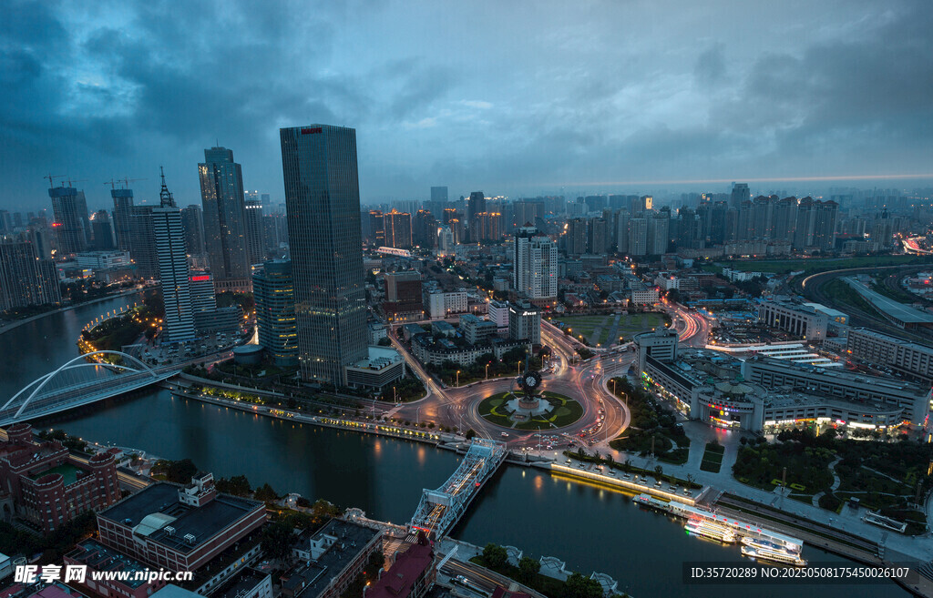 城市夜景俯瞰繁華景象