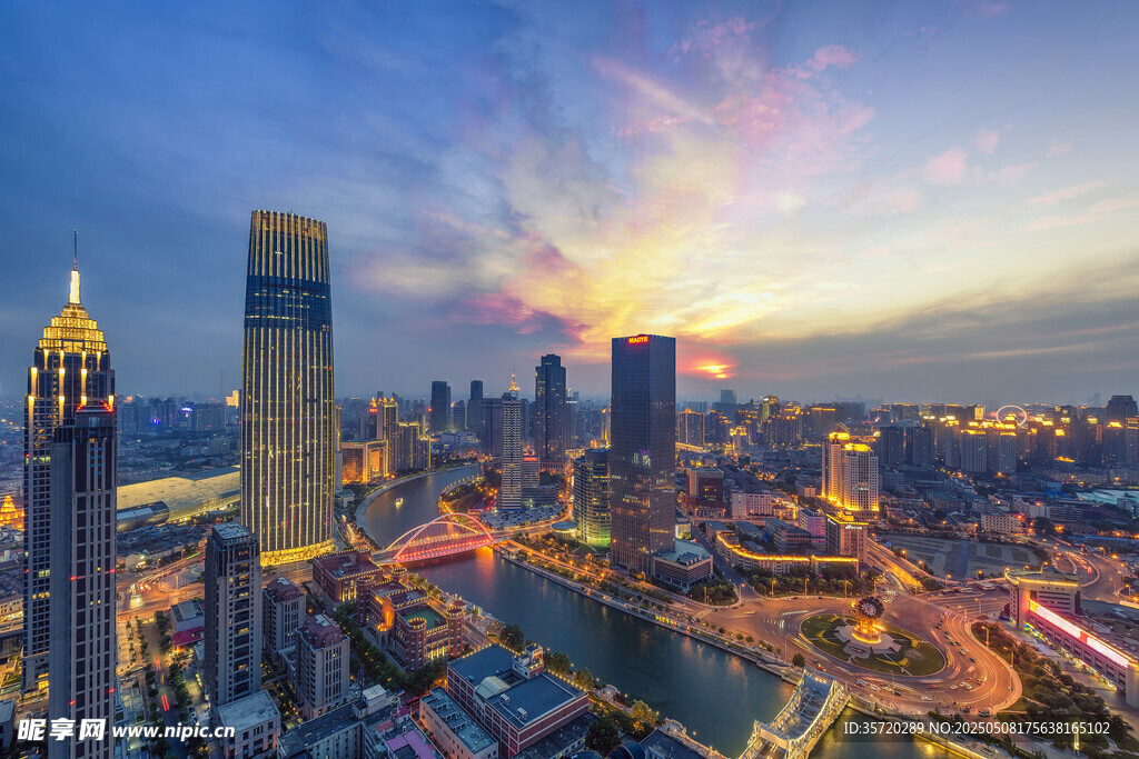 城市璀璨夜景天際線